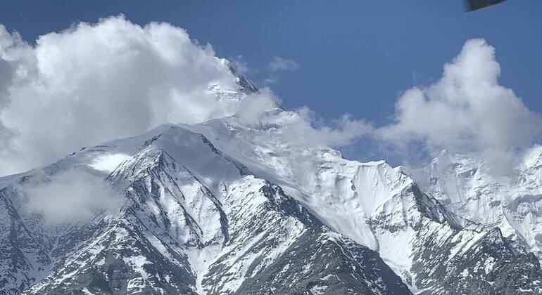 Ледники и реки Таджикистана, берущие начало высоко в горах, обеспечивают пресной водой миллионы людей во всем регионе. 